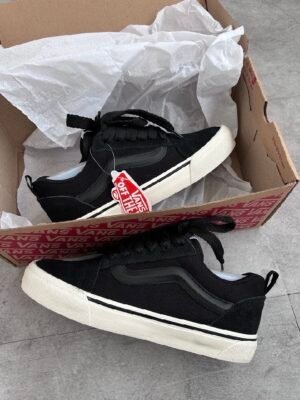 VANS KNU